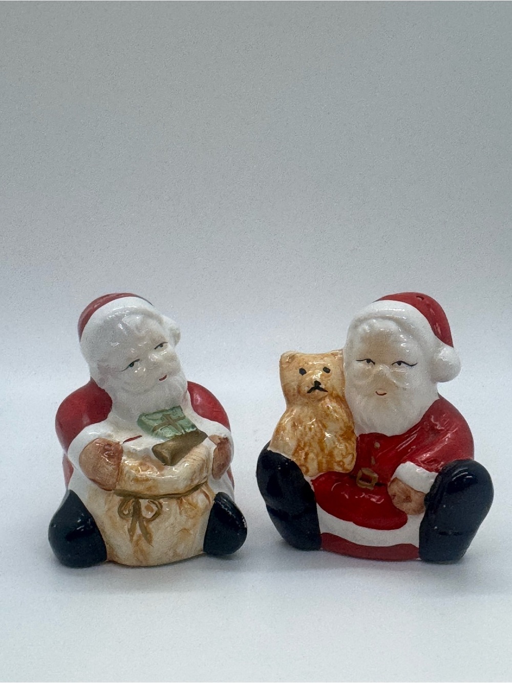 Vintage Santa Claus Salt & Pepper Shakers Made in Taiwan (R.O.C.) Christmas Set